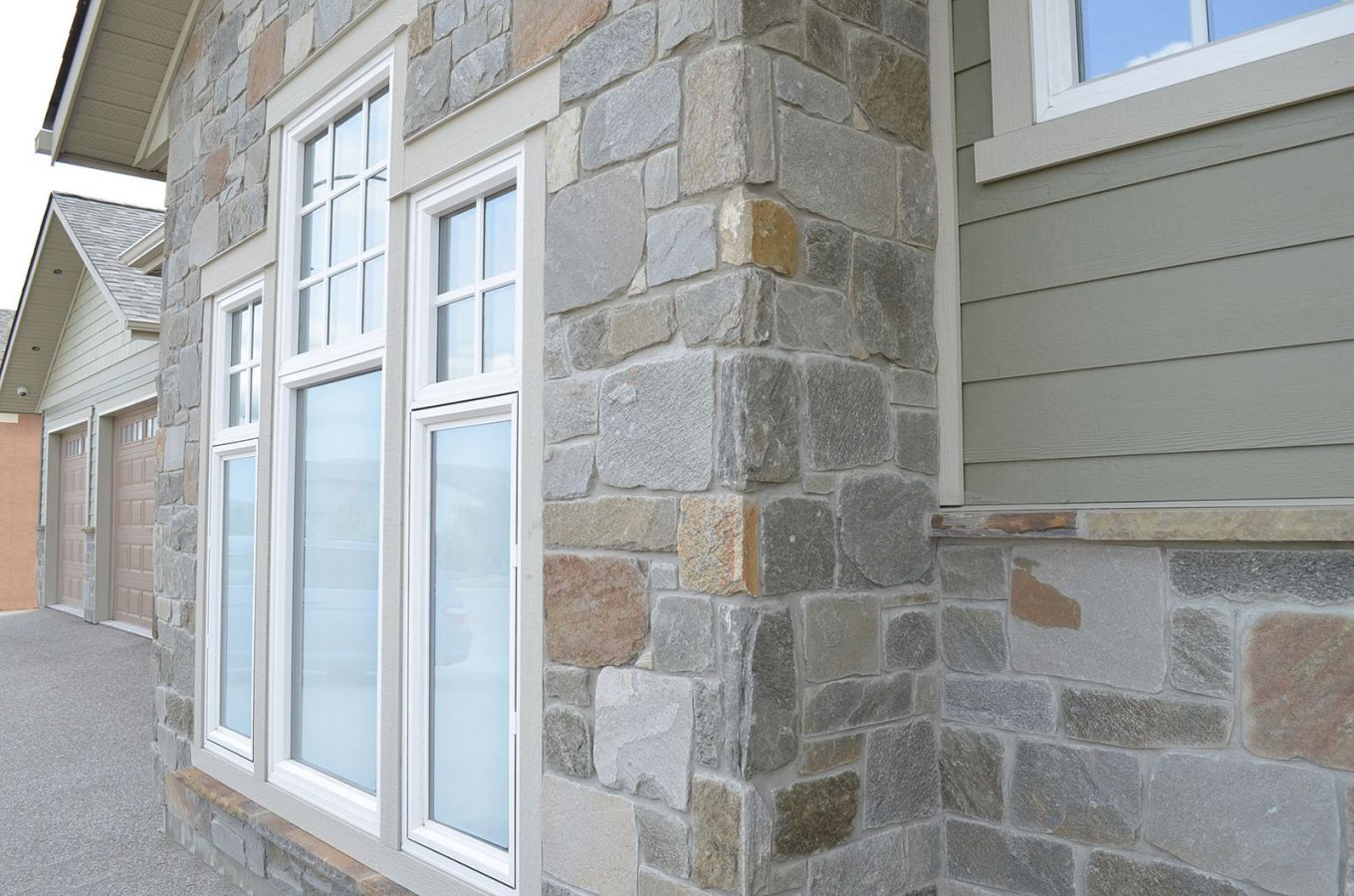 Monsoon Grey Cultured Stone Cladding (Random Size)