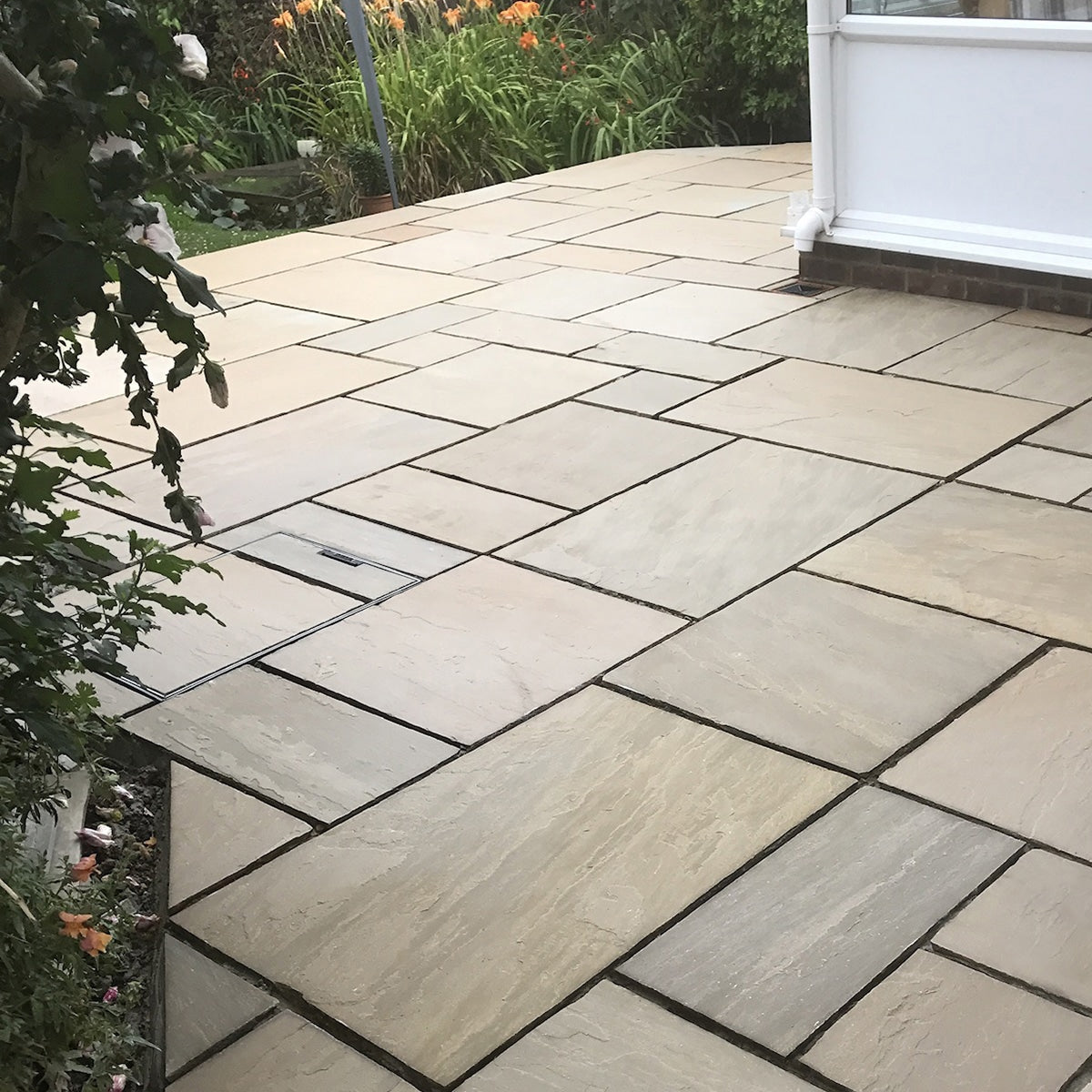 Tuscany Brown Sandstone Garden Flooring (Customized Size)