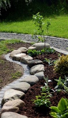 Meandering Garden Edging Stones (₹8000/ton)